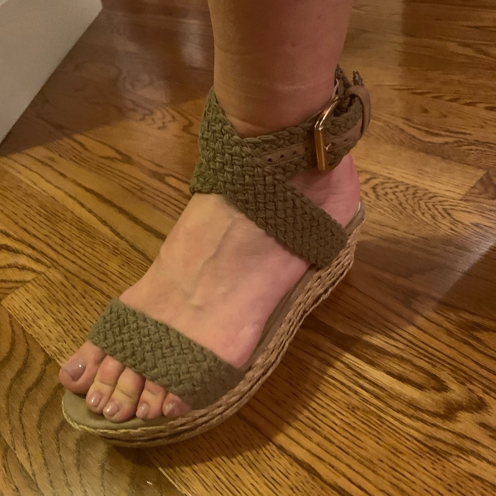 Stuart Weitzman short wedges *reposh